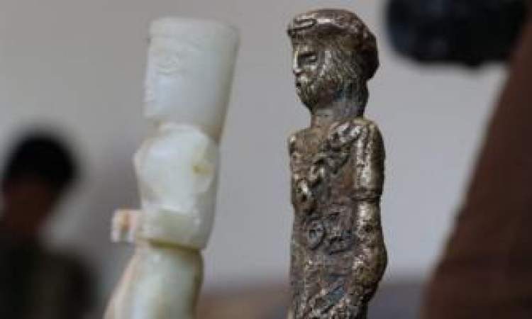 الشرطة تضبط متهماً بتهريب الآثار اليمنية وبحوزته “تمثال” أثري فريد