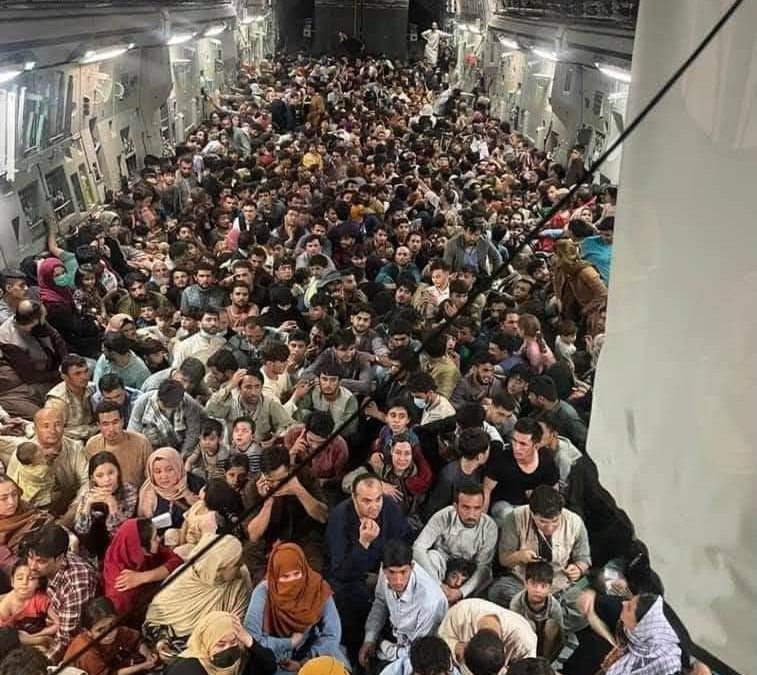 لارا الضراسي : ماشاهدته في مطار كابول  ذكرني بليلة اجتياح عدن !