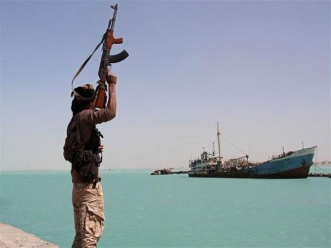 مليشيا الارهاب الحوثية تفجر ميناء الحديدة !