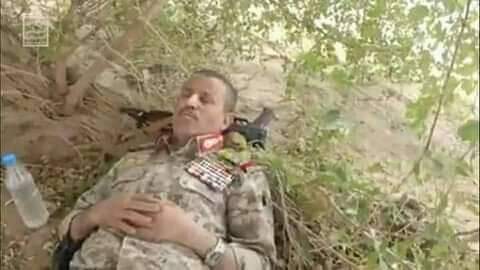 بالفيديو.. وزير دفاع الحوثي أصابه الرعب حال سماعه دوي طائرة حربية