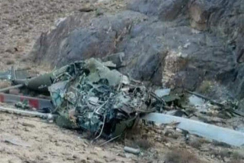 الجيش الوطني يسقط الطائرة المروحية الحوثية التي استهدفت مواقعه ويكشف اسم ومصير قائدها