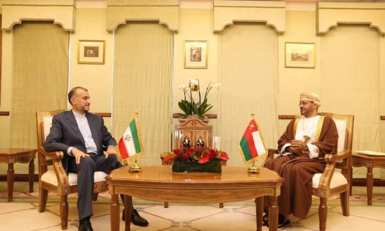 بعد زيارة وزير خارجيتها لمسقط ..ايران تكشف عن مساعي إقليمية لتشكيل حكومة وحدة وطنية في اليمن.