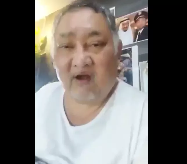 بالفيديو: مُسن سعودي تخلى عنه كل ابناءه ولم يخلص له سوى المقيم الهندي وهكذا كافئه بطريقة تبكي القلوب