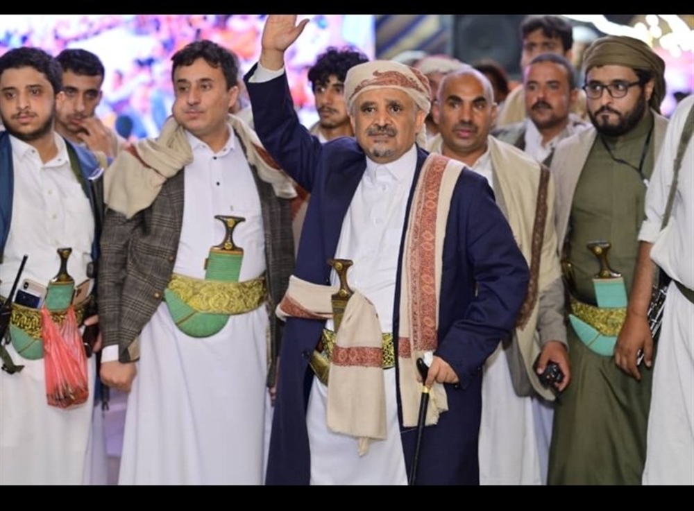بالفيديو ..بحضور حشود قبلية كبيرة ..حفل زفاف عدد من أبناء الشيخ “الأحمر” يتحول إلى تظاهرة  جمهورية أغاضت الحوثيين